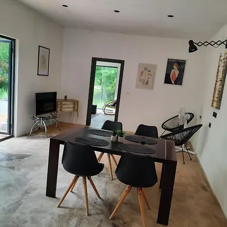 Holiday home Silent Nature Tiny House - Mit Pool -